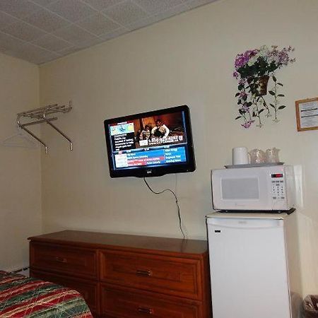 Hillside Inn Пембрук Стая снимка