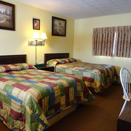 Hillside Inn Пембрук Екстериор снимка