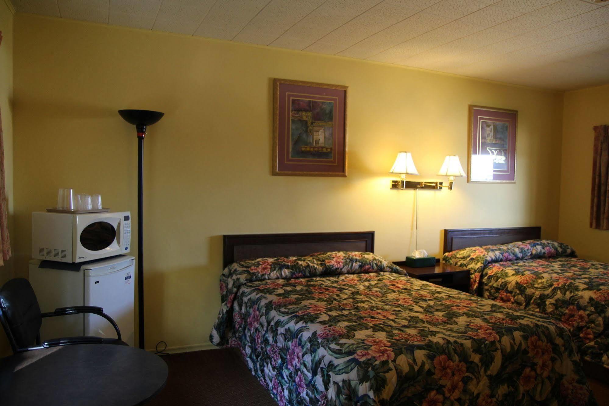 Hillside Inn Пембрук Екстериор снимка