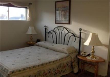 Hillside Inn Пембрук Екстериор снимка